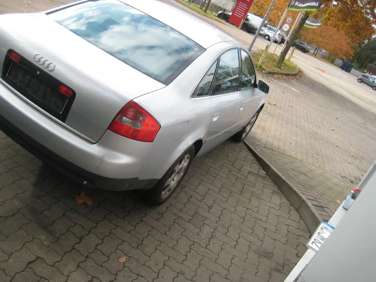 Audi A6 Lim. 2.4 Stříbrná - 2