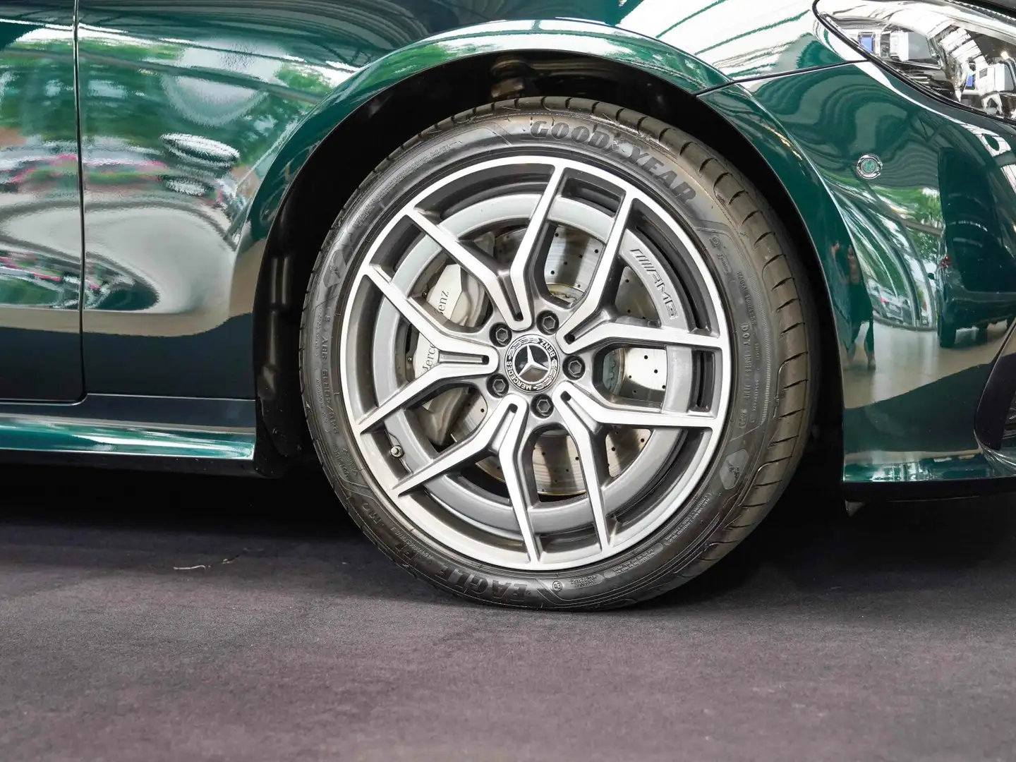 Mercedes-Benz E 450 E 450 4M Cabrio AMG Line smaragdgrün Burmester Vert - 2