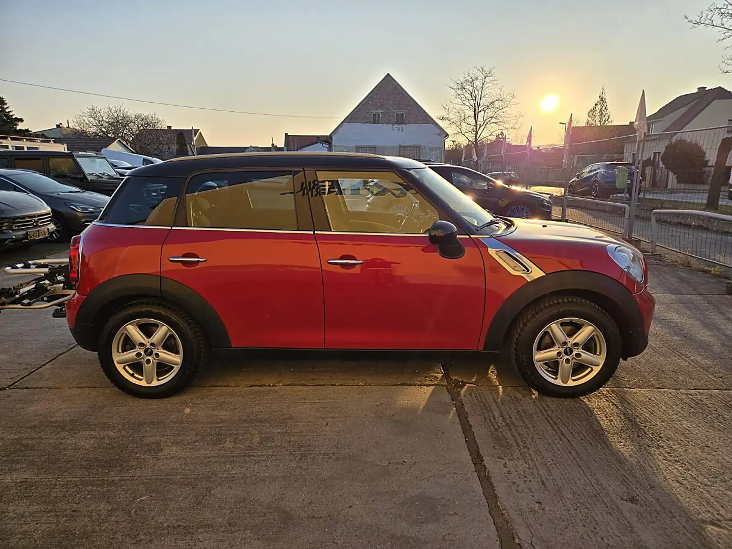 MINI Cooper Countryman MINI Countryman COOPER 1,6, Pickerl u Service Neu Rot - 2