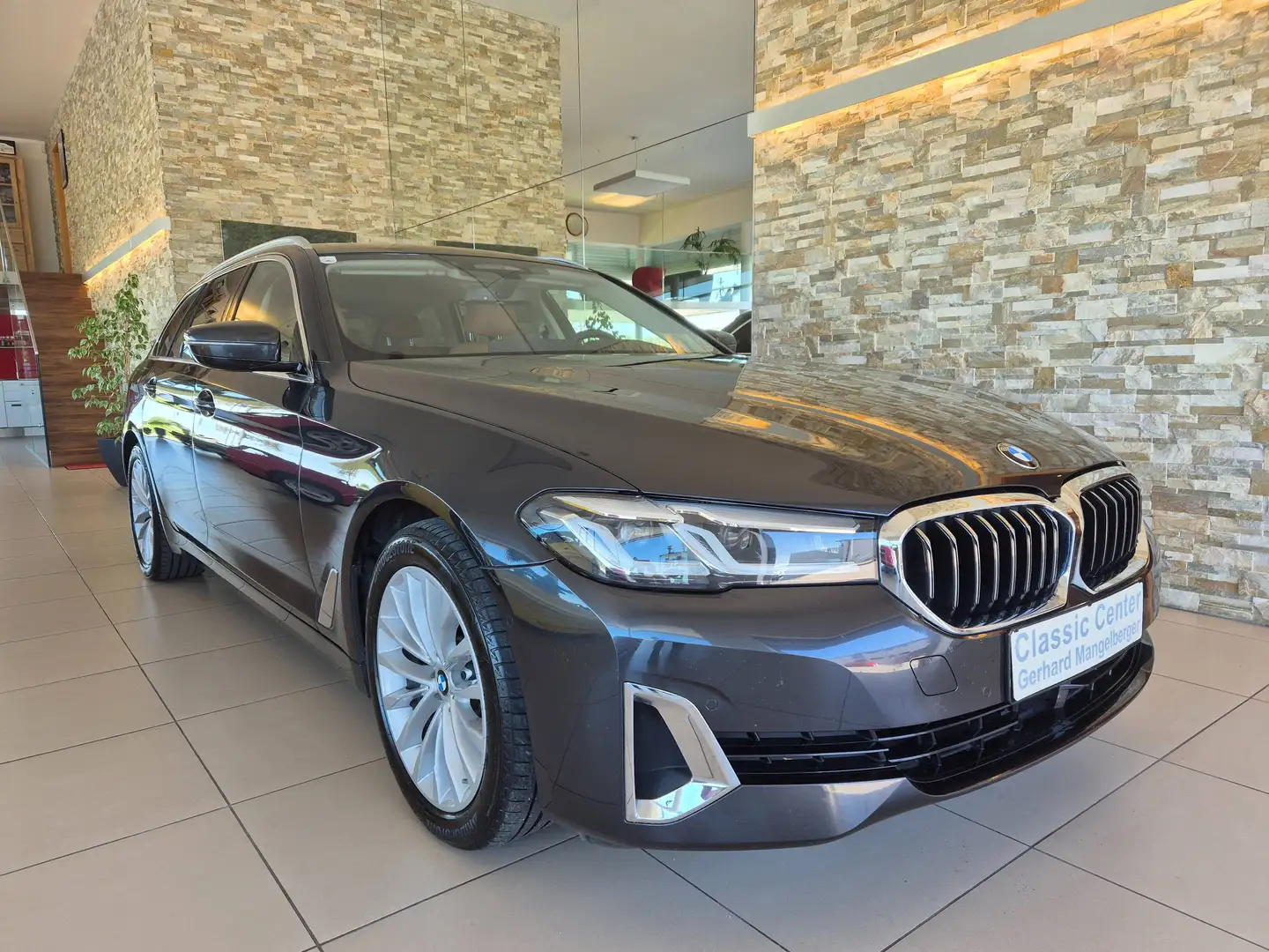 BMW 520 520d xDrive Touring "Luxury Line" ACC Grau - 1