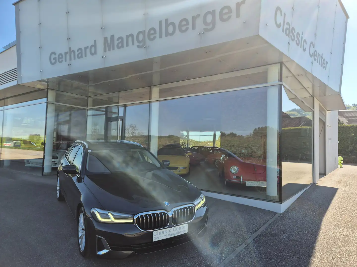 BMW 520 520d xDrive Touring "Luxury Line" ACC Grau - 2