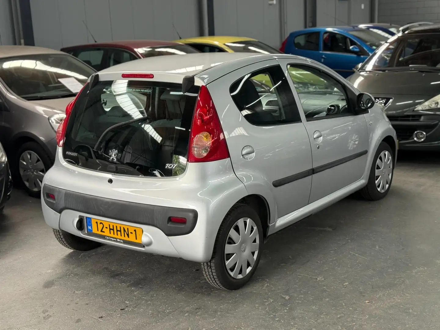 Peugeot 107 1.0-12V XS Nieuwe APK NAP Airco Grigio - 2