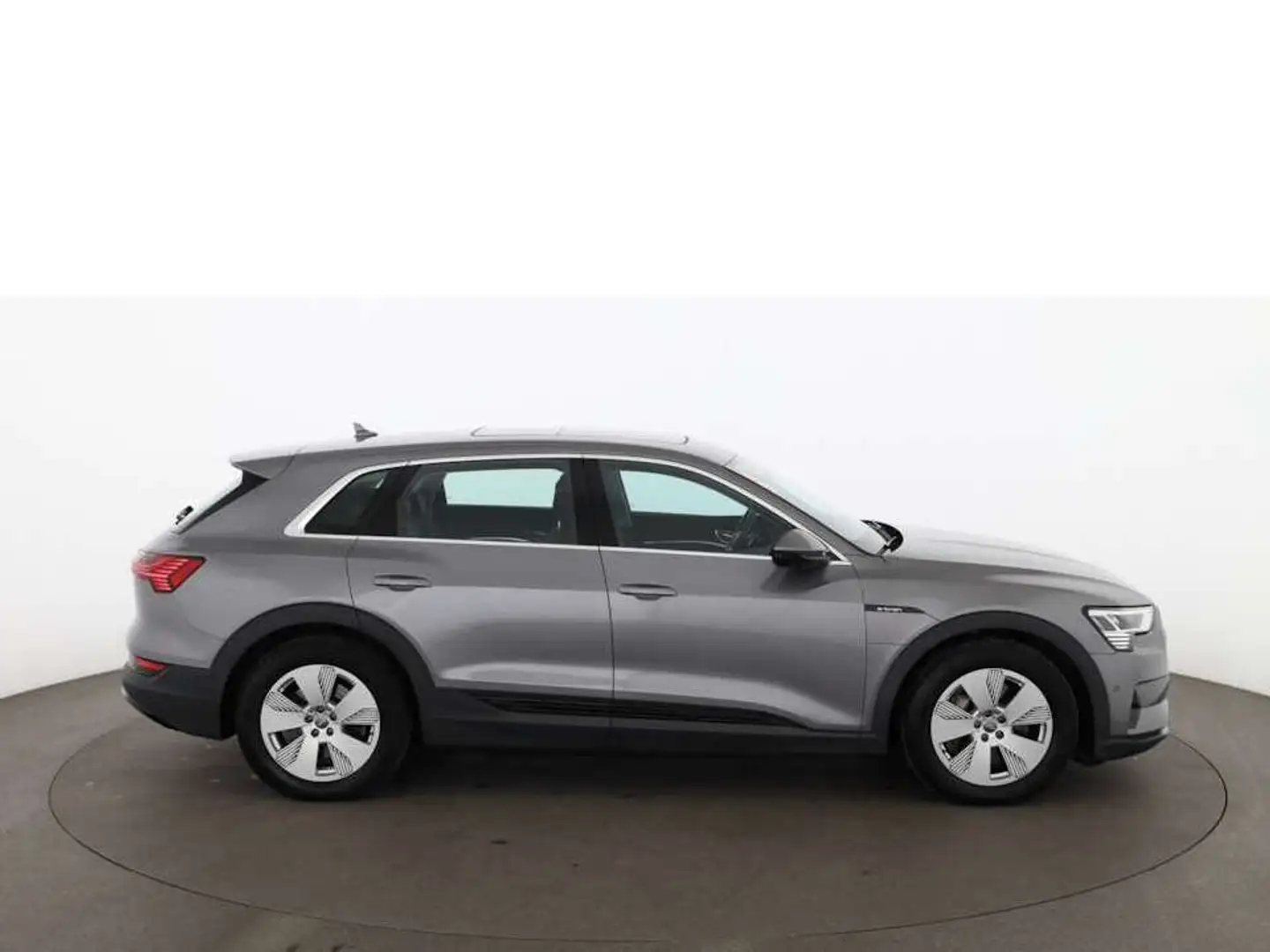 Audi e-tron 55 quattro 95kWh Aut MATRIX 360-CAM SKY Grey - 2