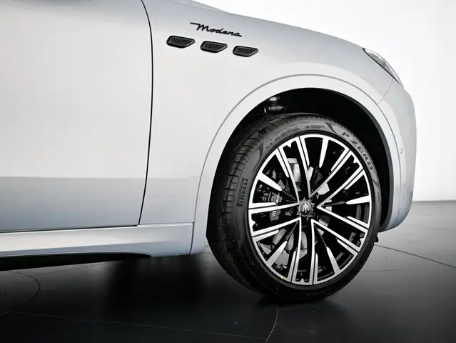 Maserati Grecale view 6