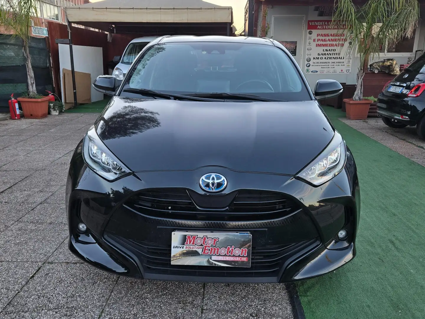 Toyota Yaris 1.5 H 5 PORTE TREND Negro - 2