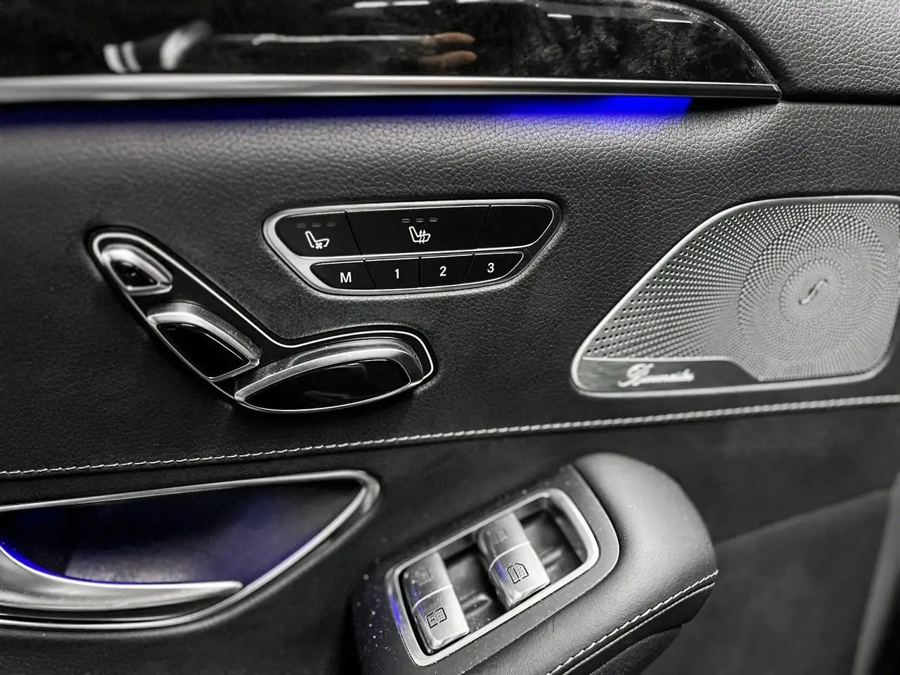 Mercedes-Benz S-Class снимка Mercedes-Benz S-Class