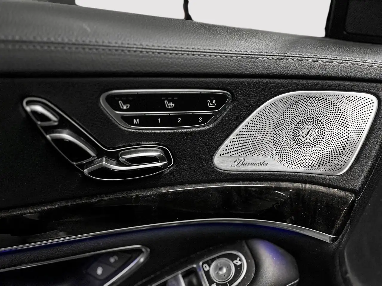 Mercedes-Benz S-Class снимка Mercedes-Benz S-Class