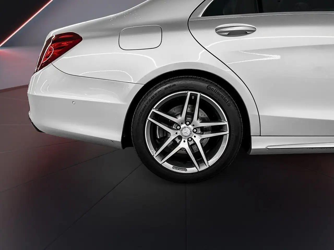 Mercedes-Benz S-Class снимка Mercedes-Benz S-Class