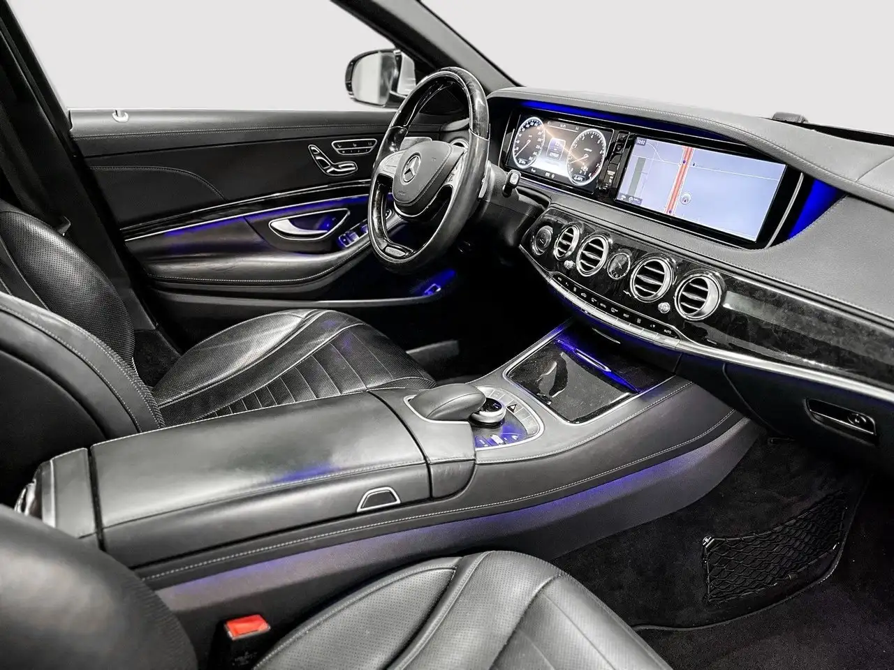 Mercedes-Benz S-Class снимка Mercedes-Benz S-Class