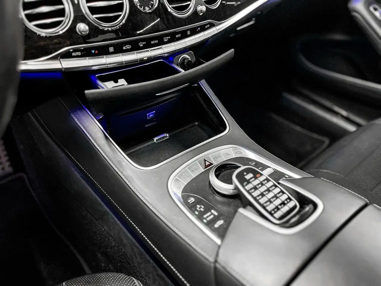 Mercedes-Benz S-Class снимка Mercedes-Benz S-Class