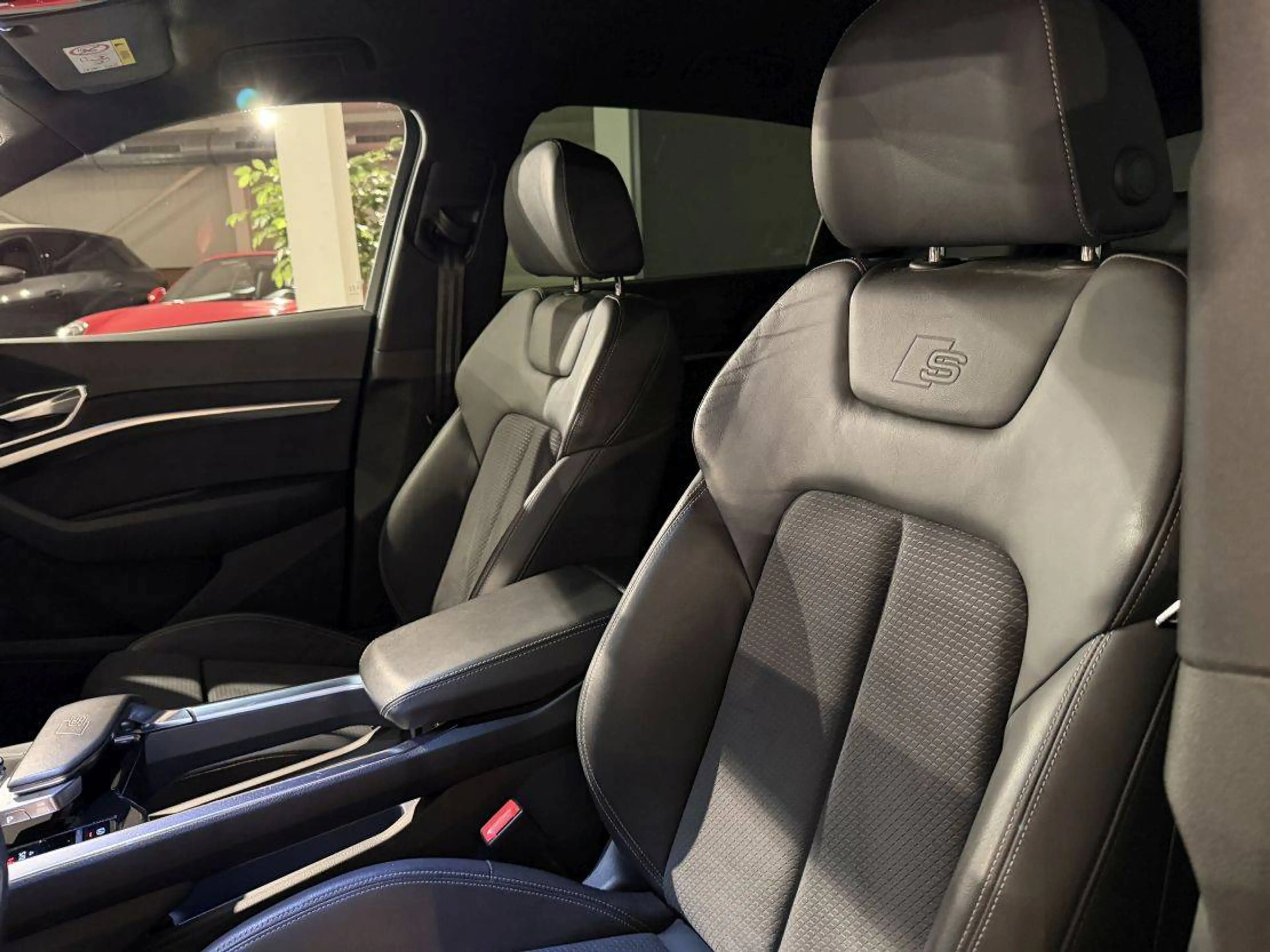 Audi SQ8 e-tron 503PK QUATTRO * FULL BLACK PACK * STANDVERWARMING * LEDER * 22" RS VELGEN * * 31844km!!! — photo 4