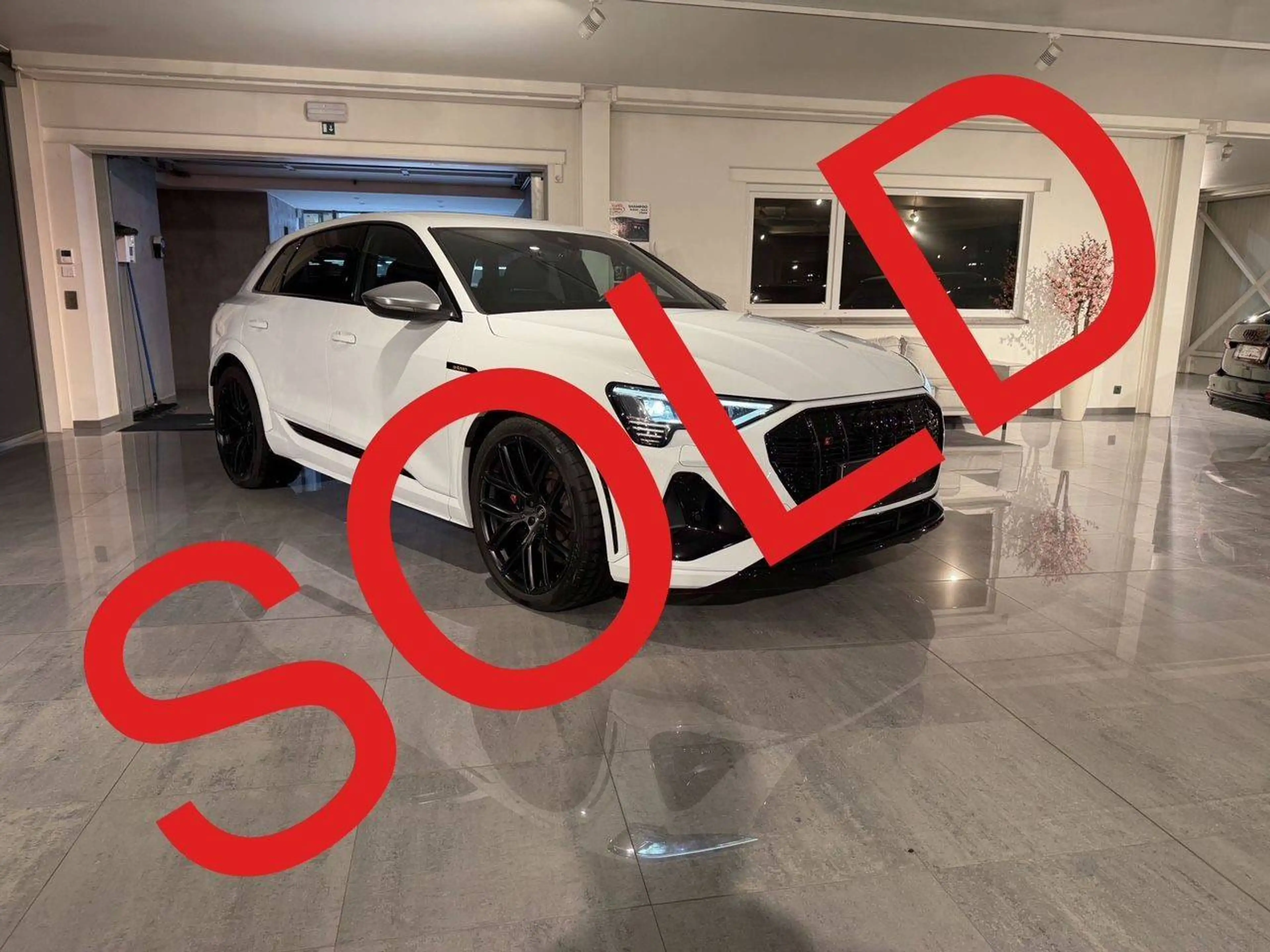 Audi SQ8 e-tron 503PK QUATTRO * FULL BLACK PACK * STANDVERWARMING * LEDER * 22" RS VELGEN * * 31844km!!!