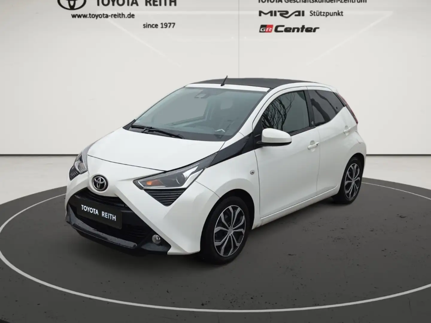 Toyota Aygo X-Play Team D Apple CarPlay Android Auto Musikstre White - 1