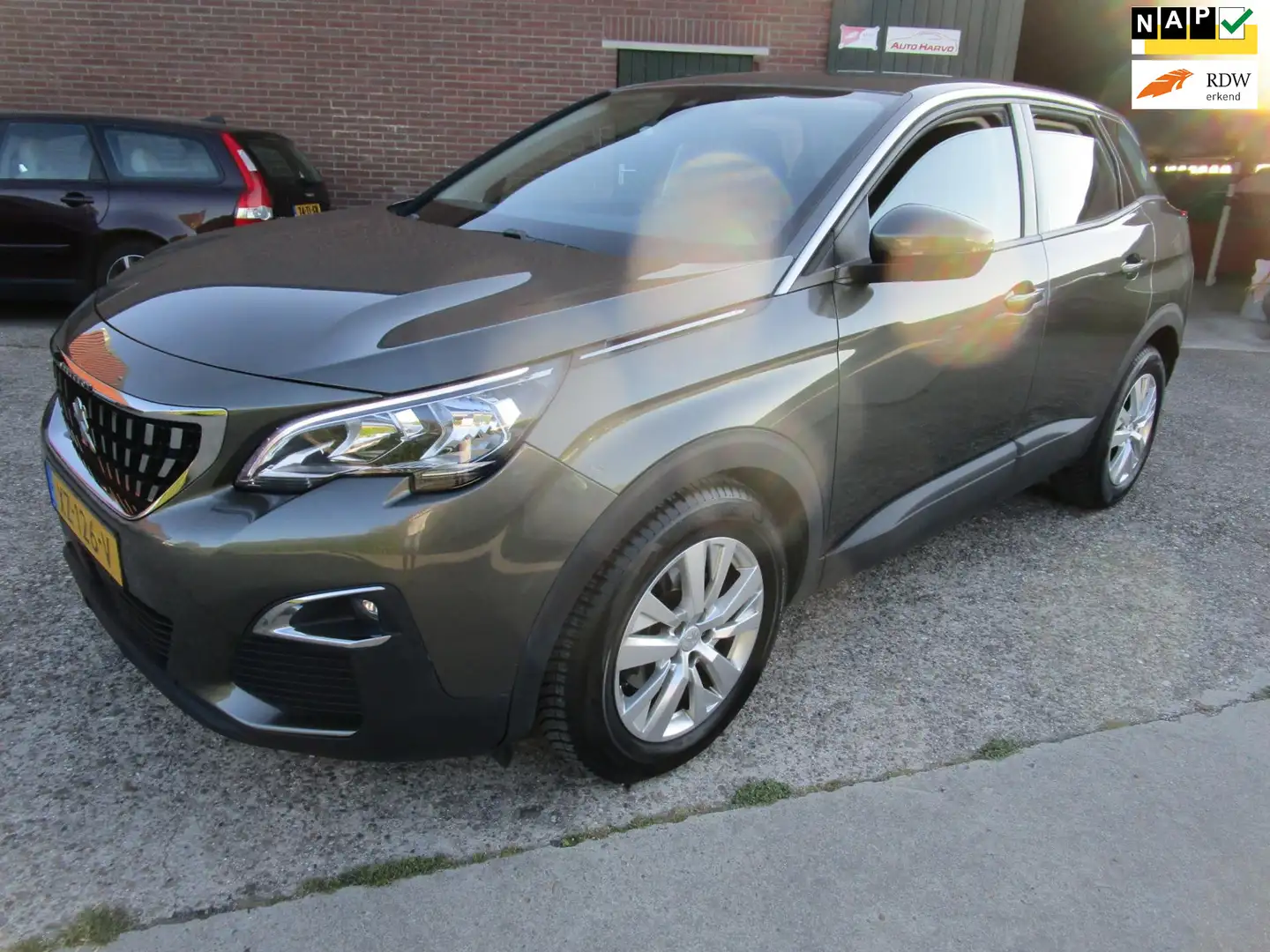 Peugeot 3008 1.2 PureTech Blue Executive automaat clima navi Grijs - 1