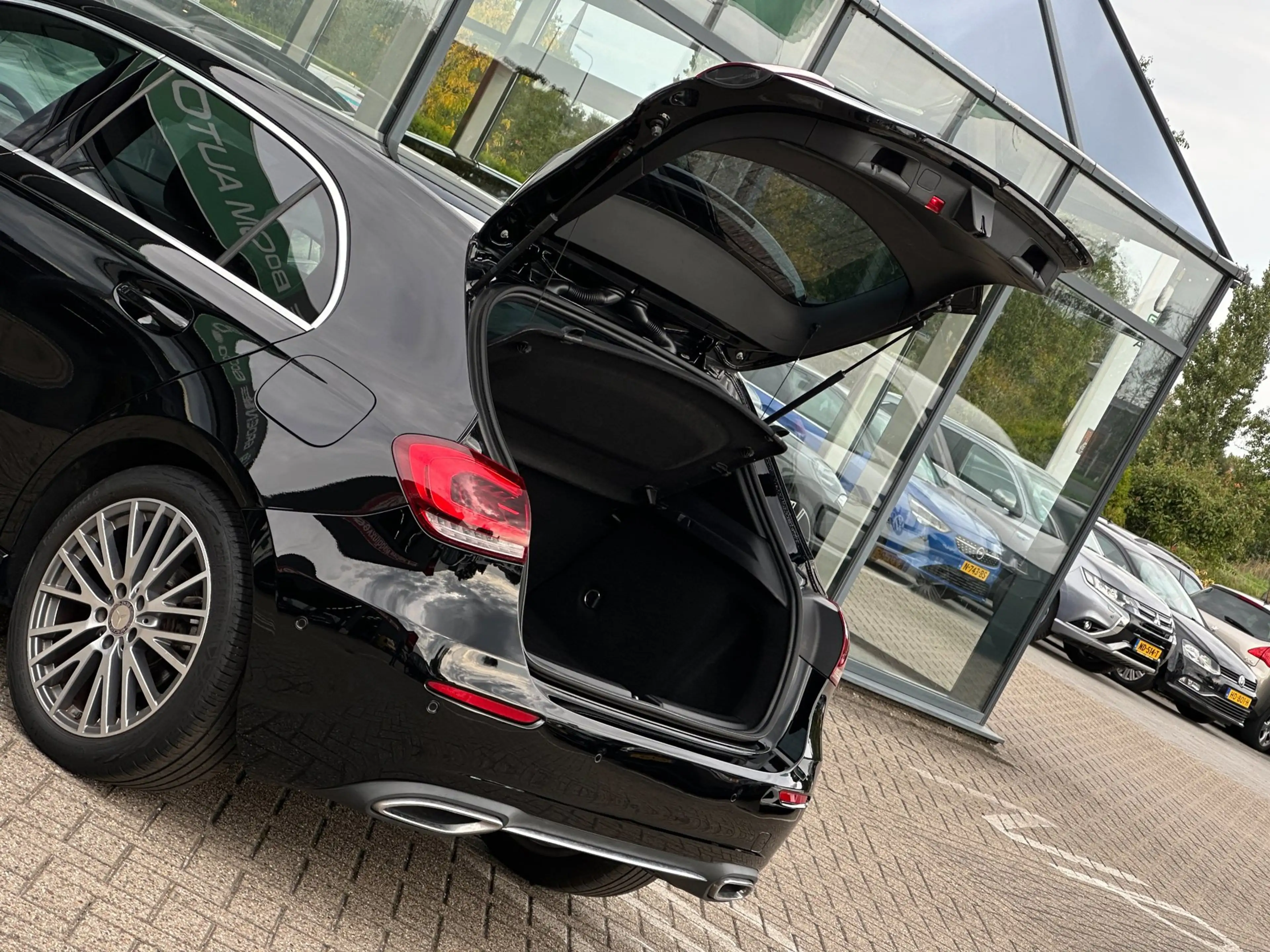 Mercedes-Benz A 200 Business Solution AMG Upgrade/CAMERA/CARPLAY/NAVI/ — photo 10