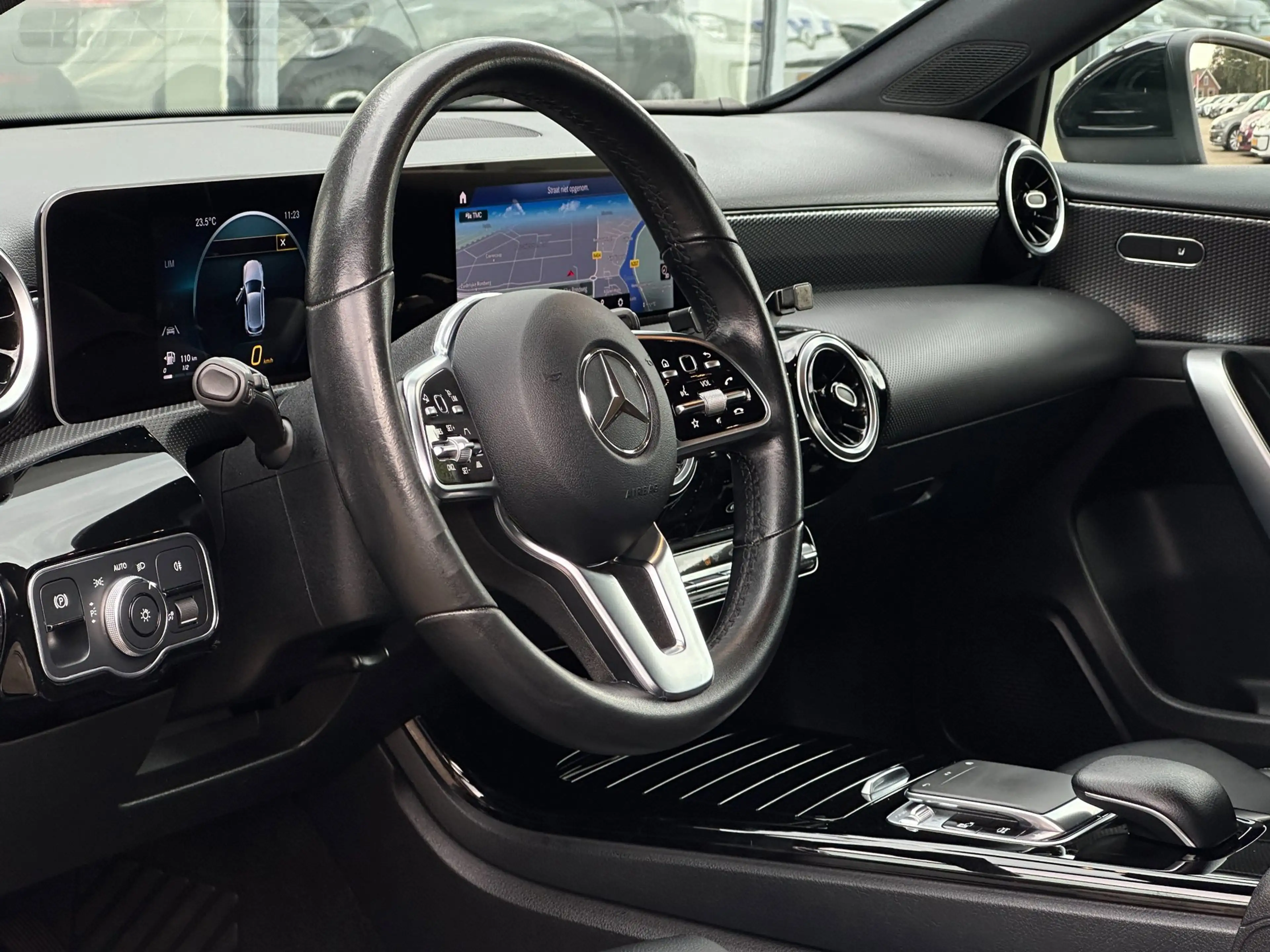 Mercedes-Benz A 200 Business Solution AMG Upgrade/CAMERA/CARPLAY/NAVI/ — photo 17