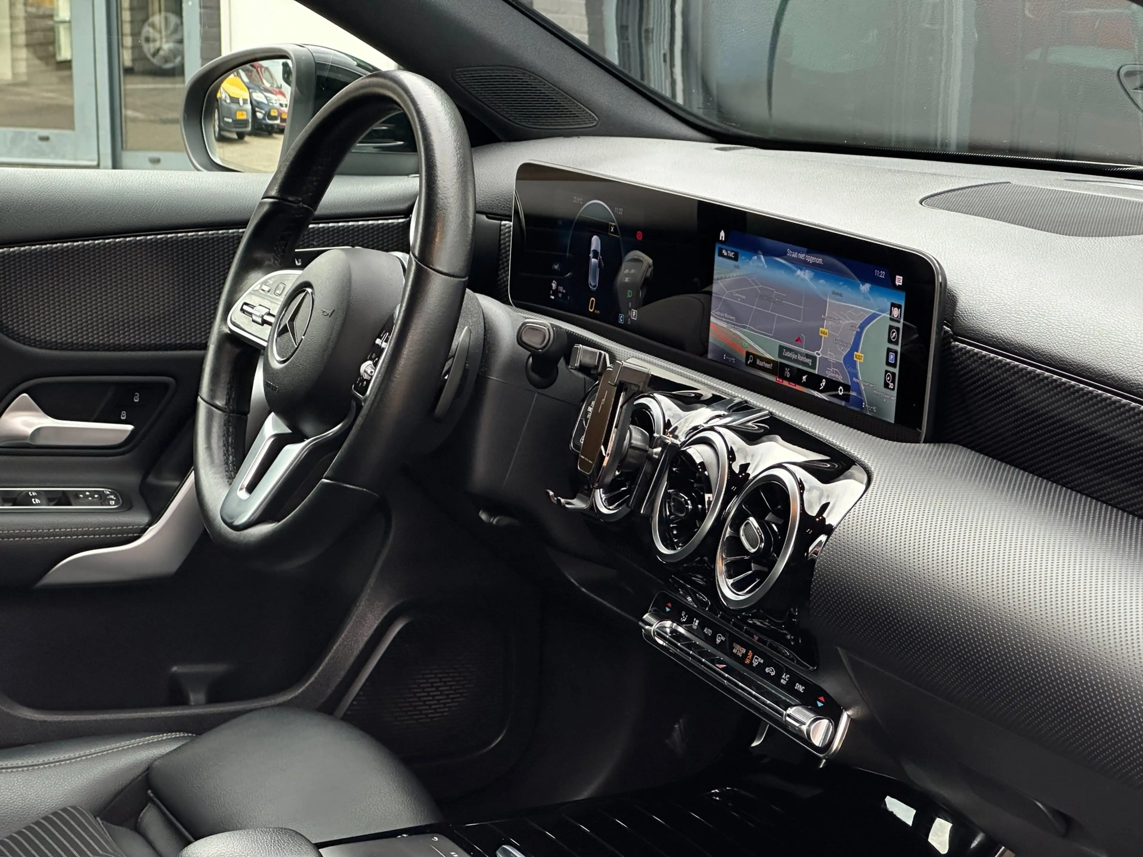 Mercedes-Benz A 200 Business Solution AMG Upgrade/CAMERA/CARPLAY/NAVI/ — photo 12