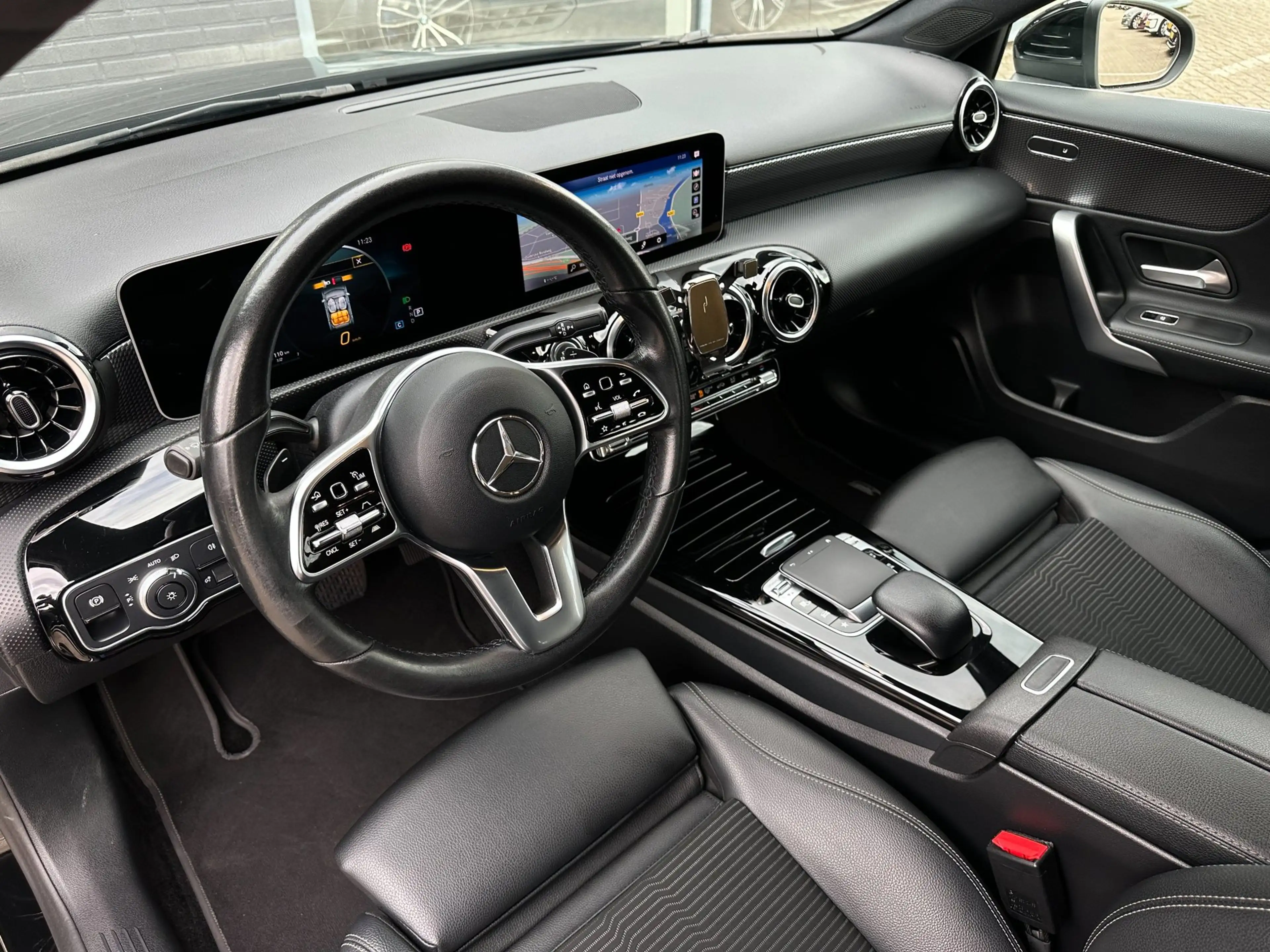 Mercedes-Benz A 200 Business Solution AMG Upgrade/CAMERA/CARPLAY/NAVI/ — photo 16