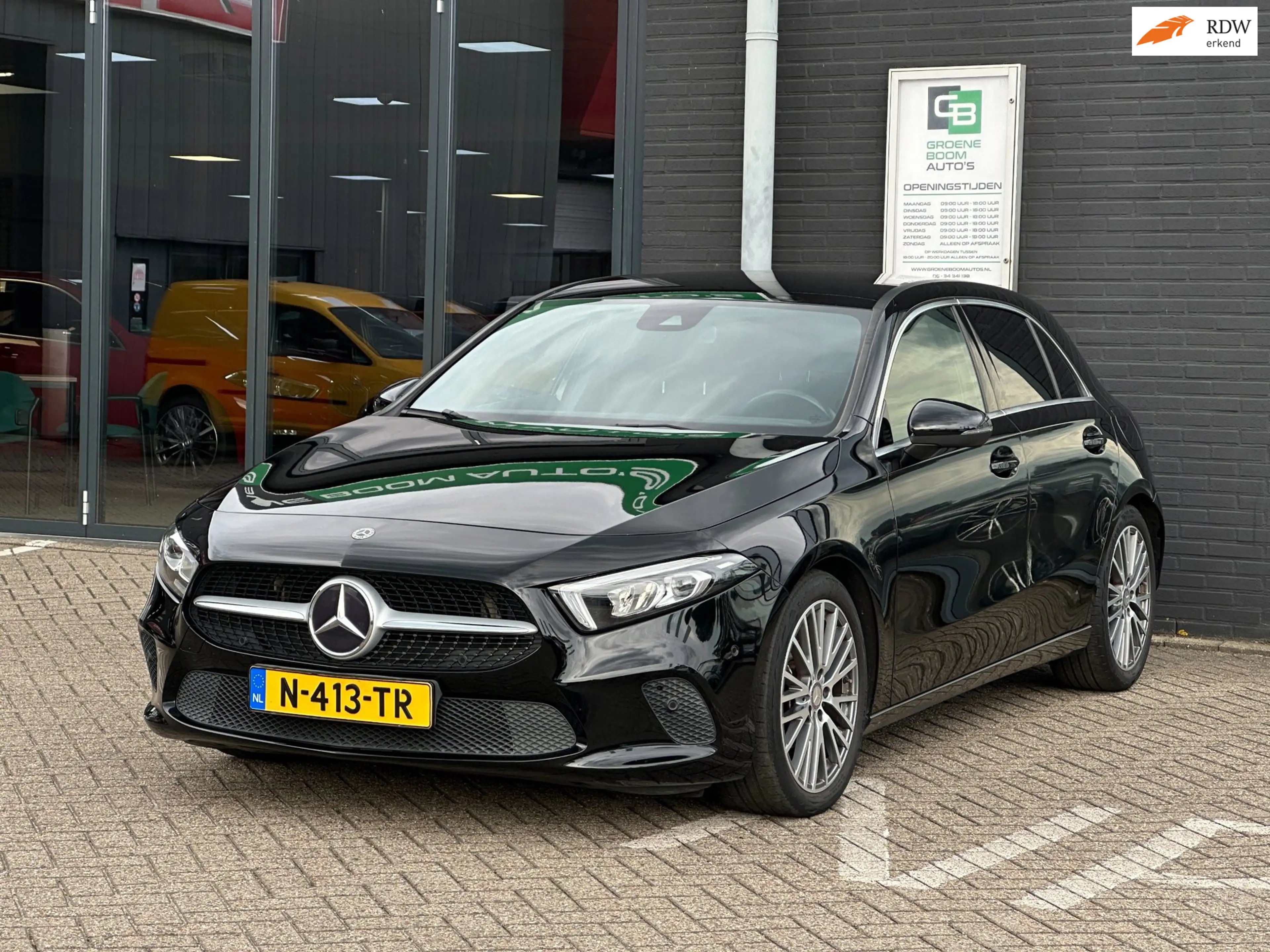 Mercedes-Benz A 200 Business Solution AMG Upgrade/CAMERA/CARPLAY/NAVI/