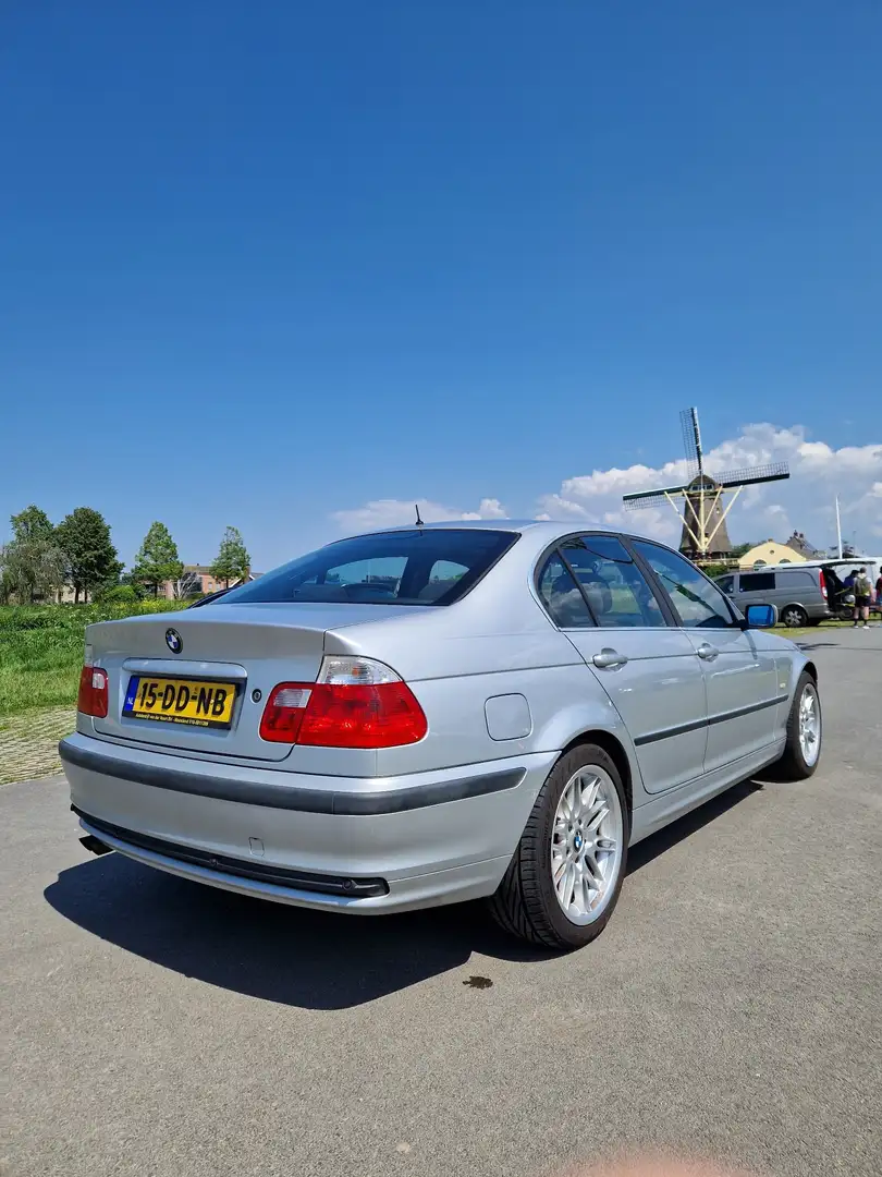 BMW 320 320i Executive Automaat Zilver - 2