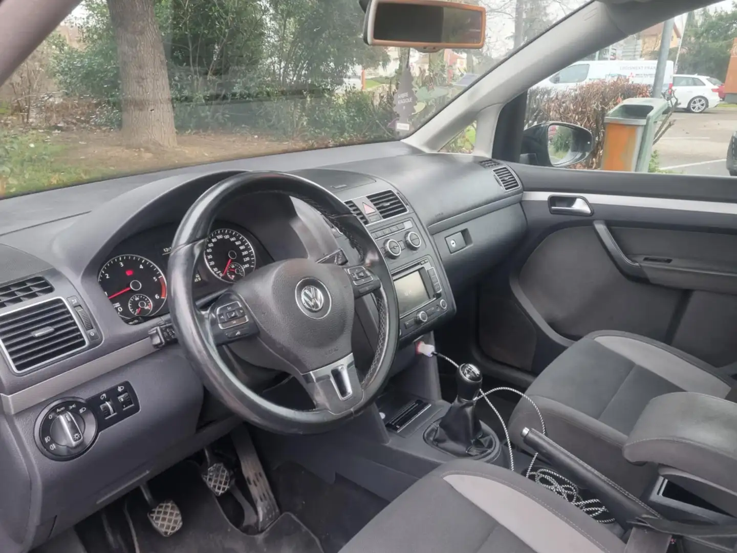 Volkswagen Touran 1.6 TDI 105 FAP BlueMotion Carat Noir - 2