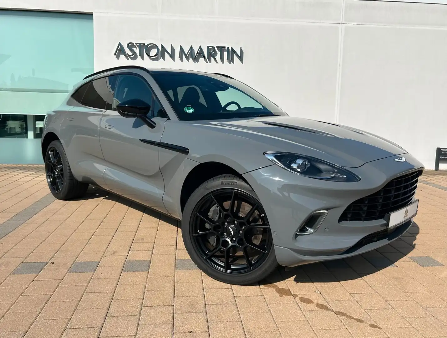 Aston Martin DBX 4.0 V8 - Aston Martin Memmingen Grau - 1