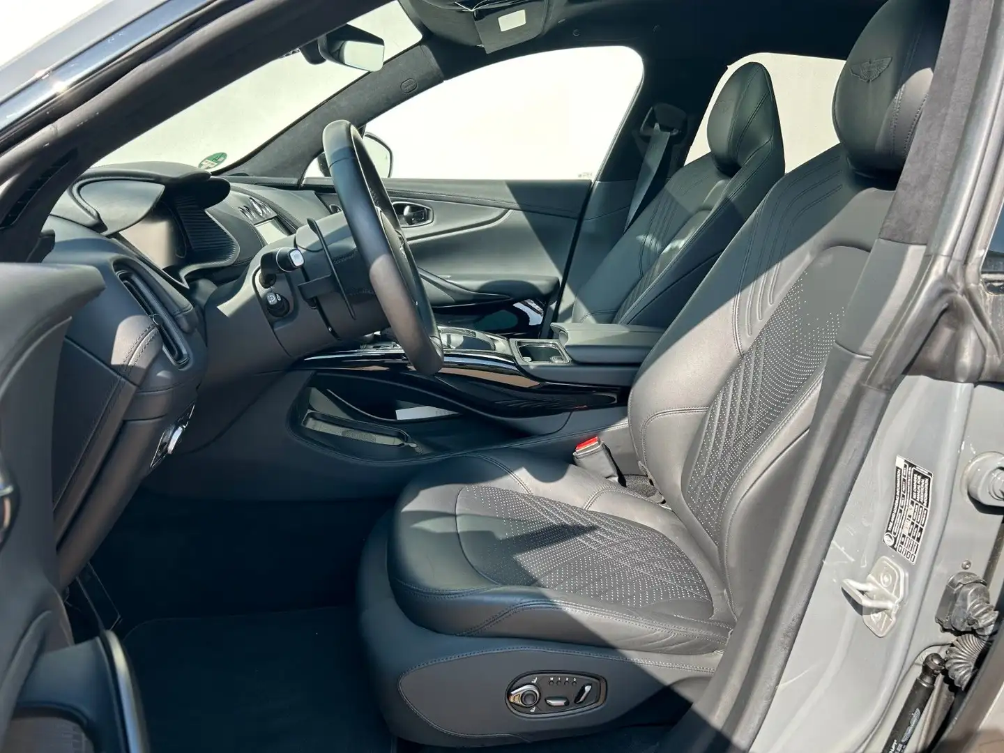 Aston Martin DBX 4.0 V8 - Aston Martin Memmingen Grau - 2