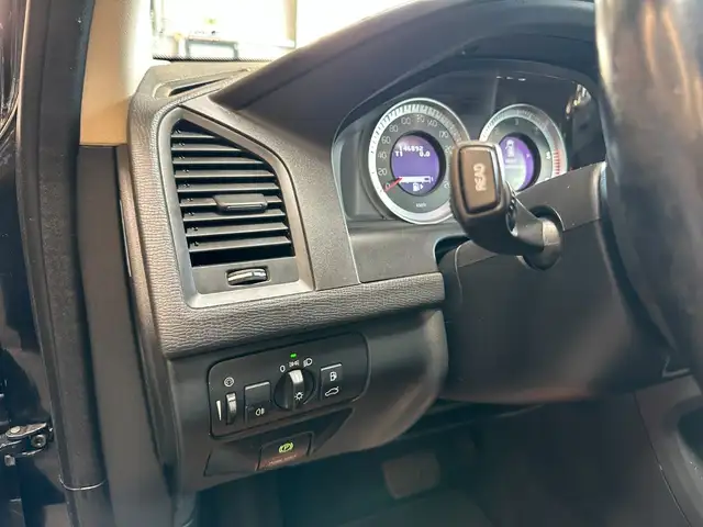Volvo XC60 view 13