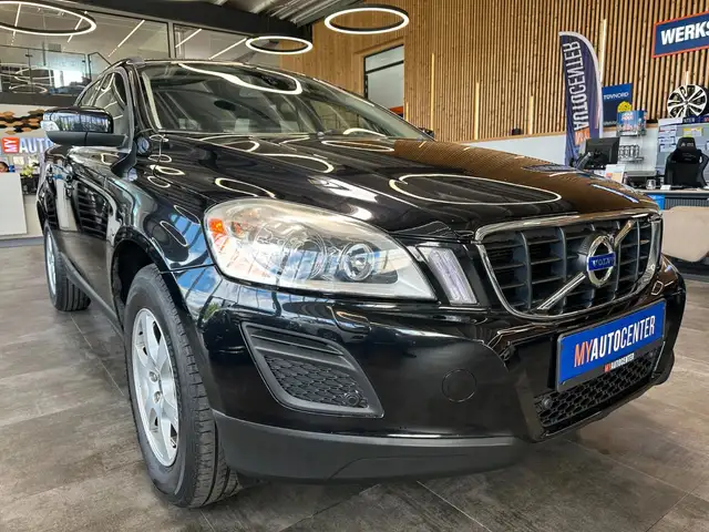 Volvo XC60 view 3