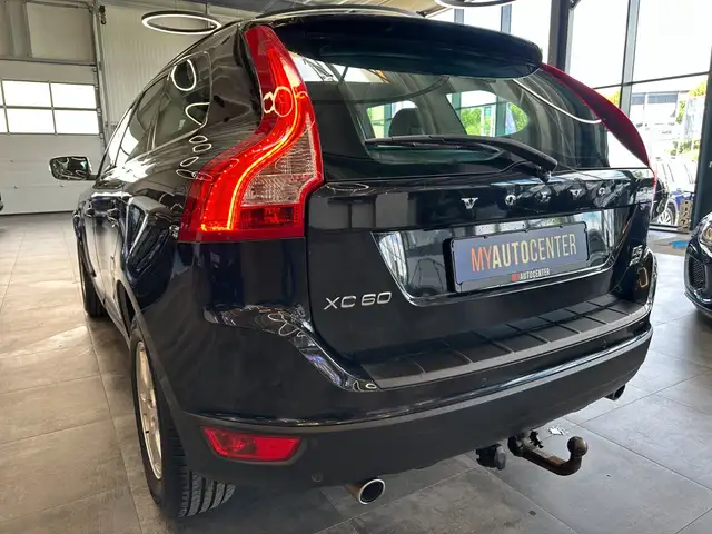 Volvo XC60 view 5