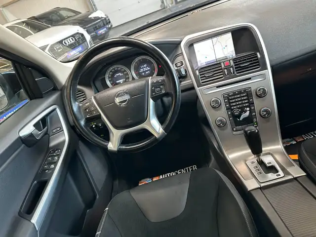 Volvo XC60 view 8