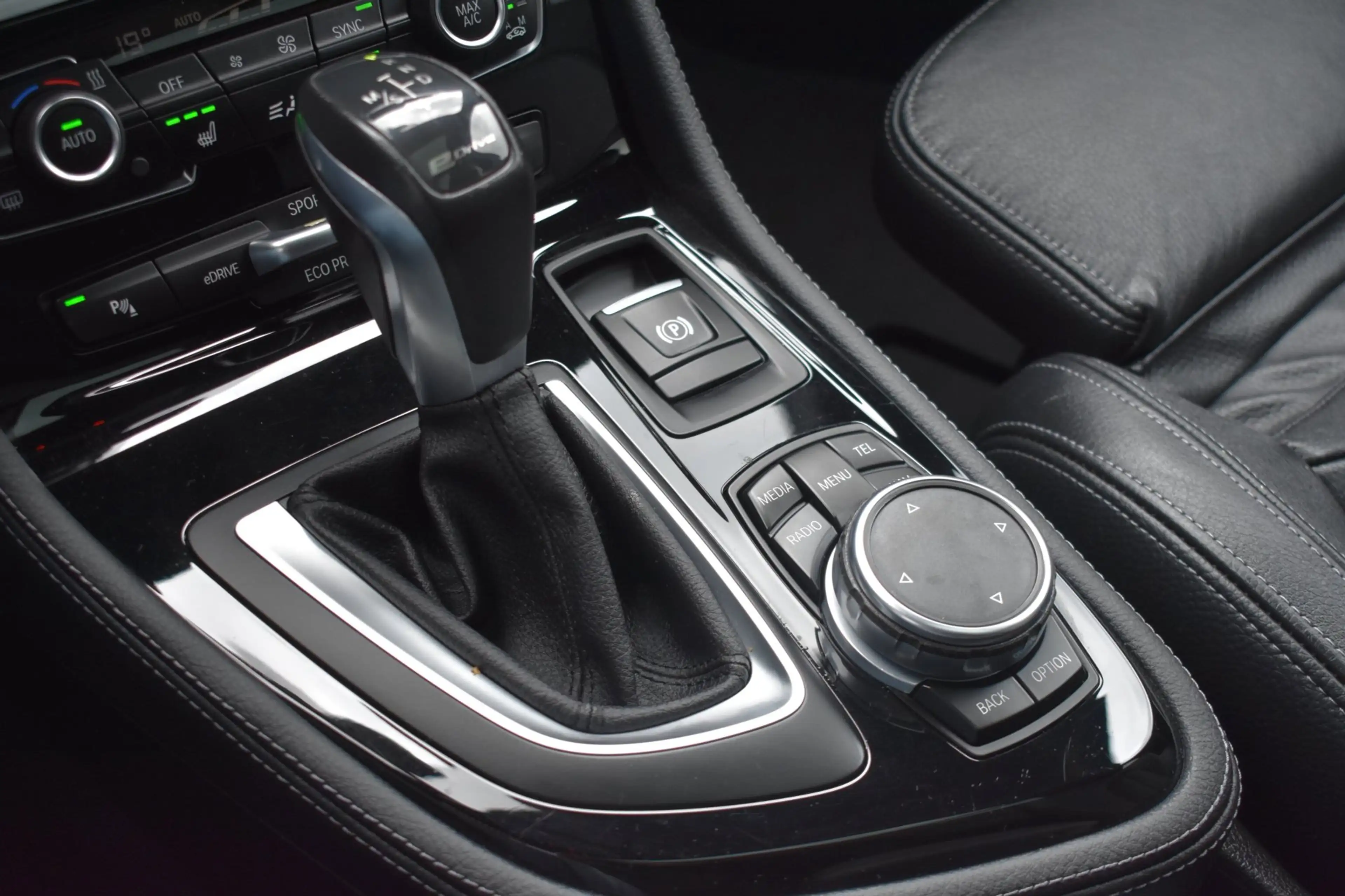 BMW 225 2-serie Active Tourer 225xe M Sport '15 M Pakket P — photo 28
