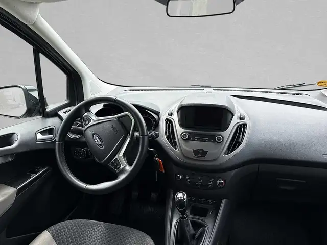 Ford Tourneo Courier view 4