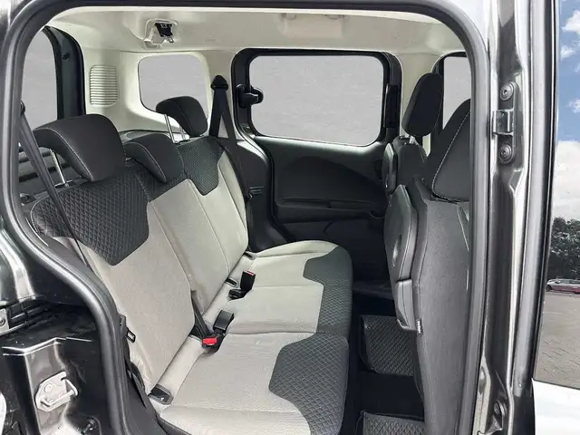 Ford Tourneo Courier view 5
