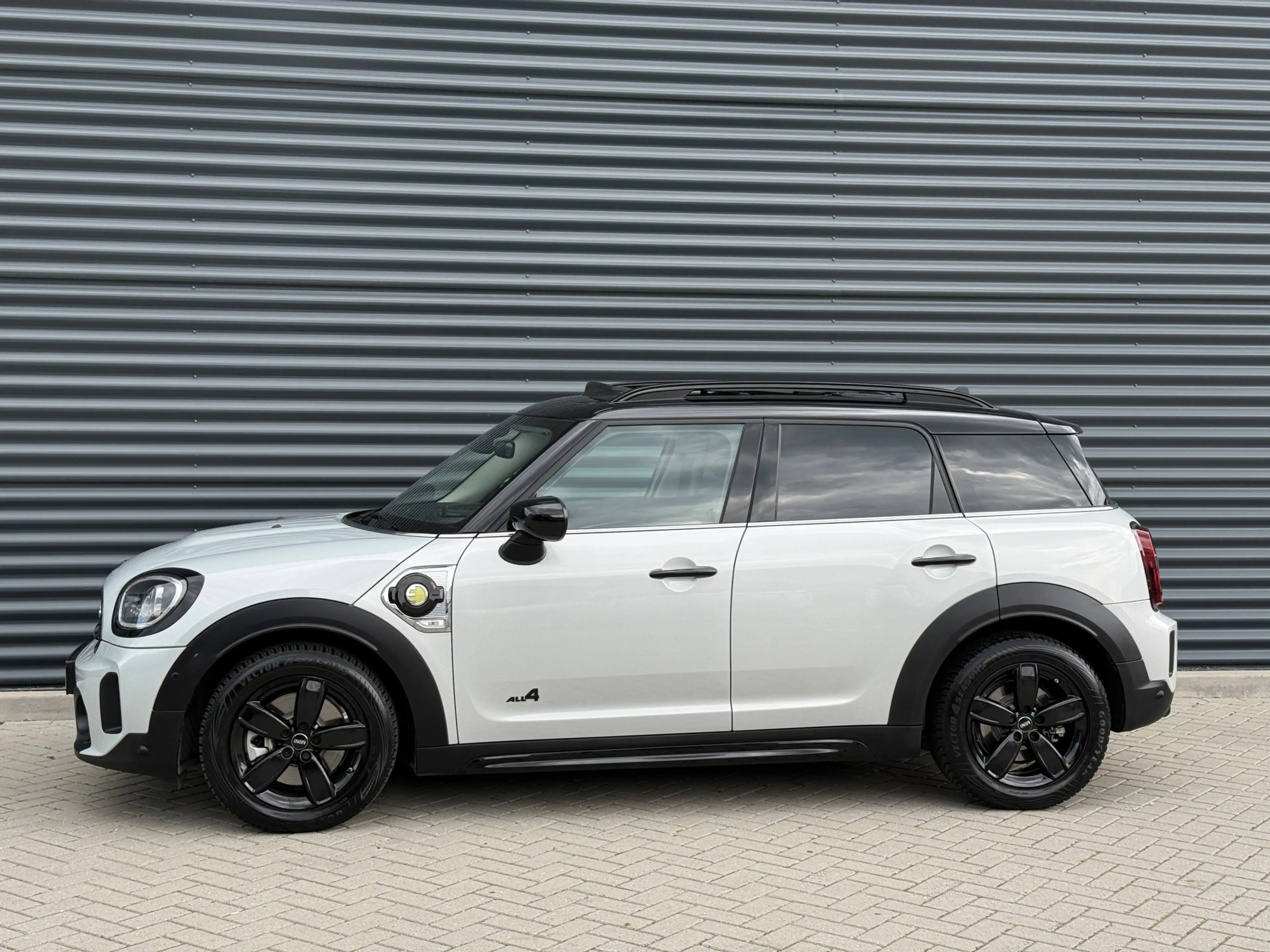 MINI Cooper SE Countryman 2.0 ALL4 Pano/Camera/H&K — photo 4