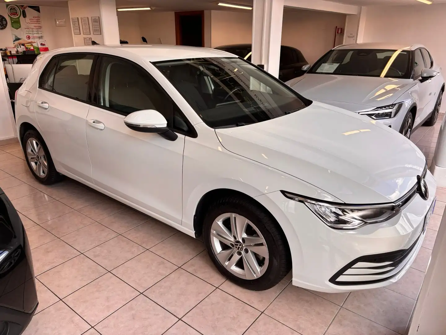 Volkswagen Golf Golf 8 1.0 tsi evo Life 110cv Bianco - 1