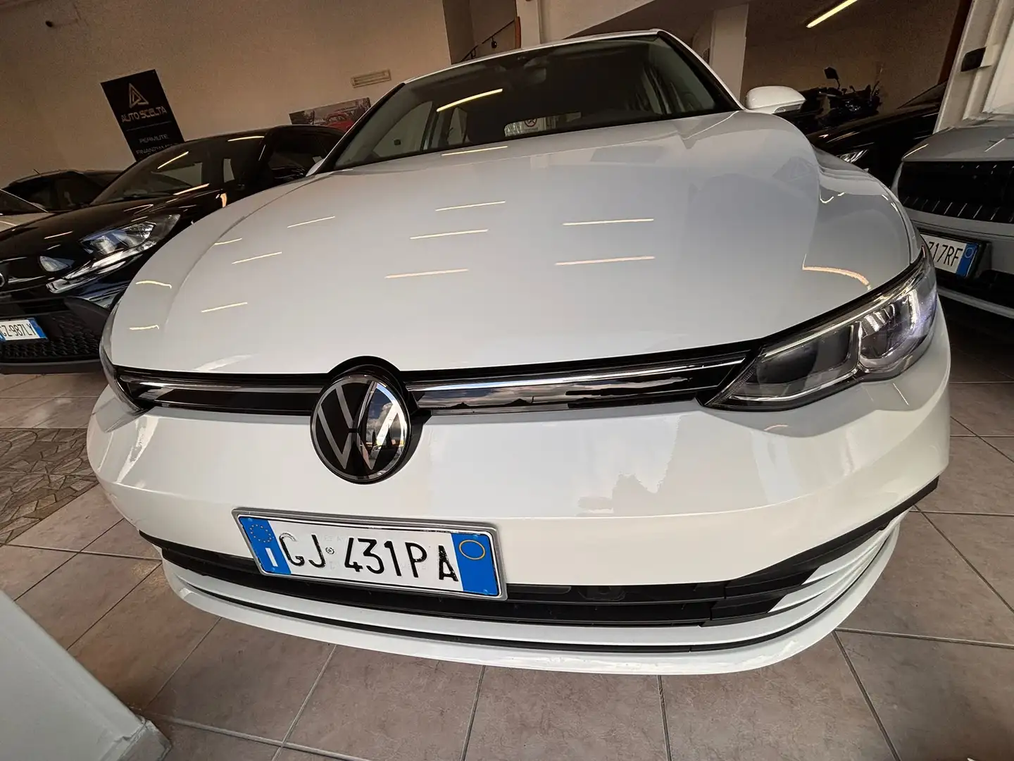 Volkswagen Golf Golf 8 1.0 tsi evo Life 110cv Bianco - 2