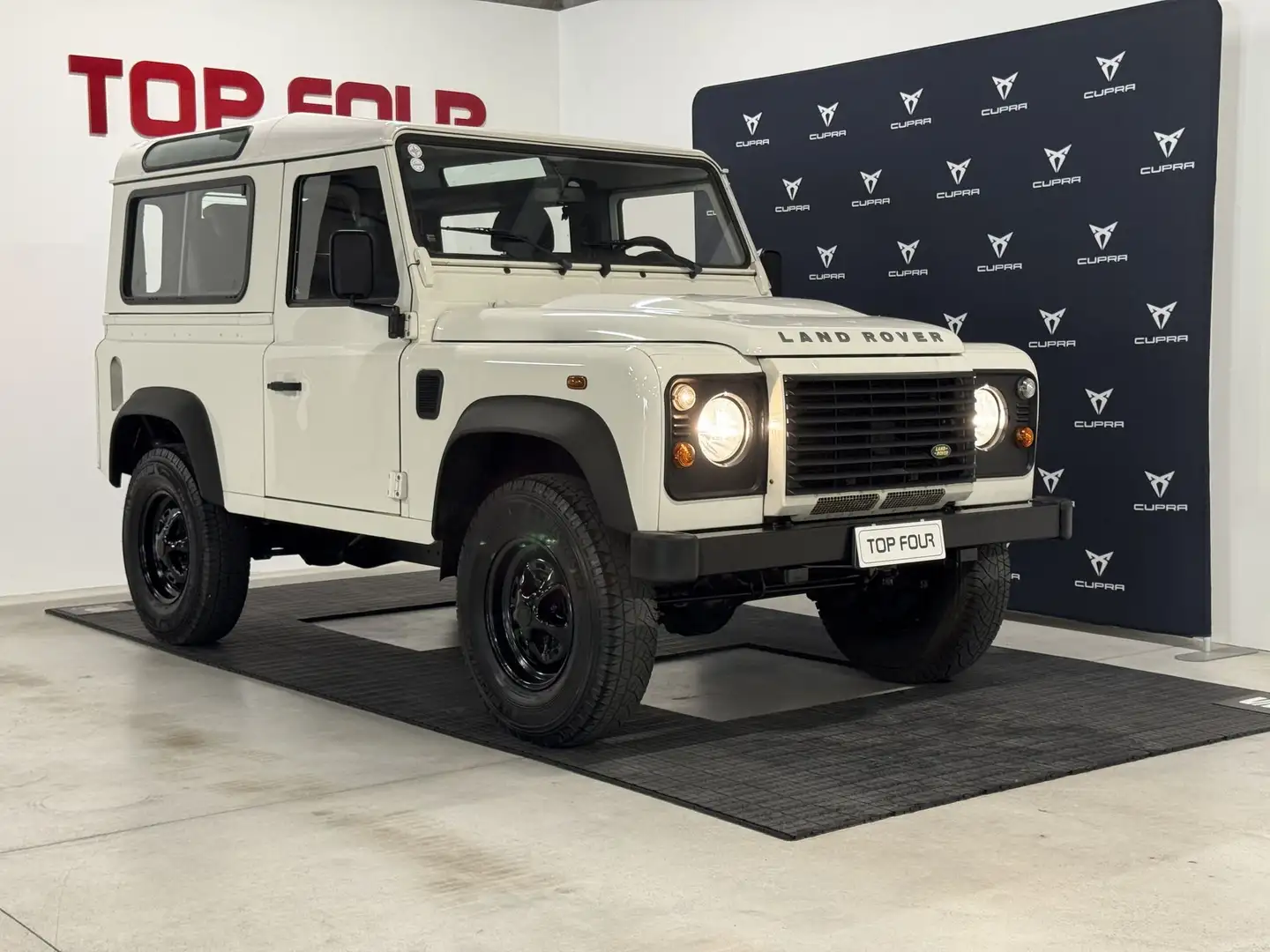 Land Rover Defender Defender 90 2.4 TD4 Station Wagon SE Blanc - 1