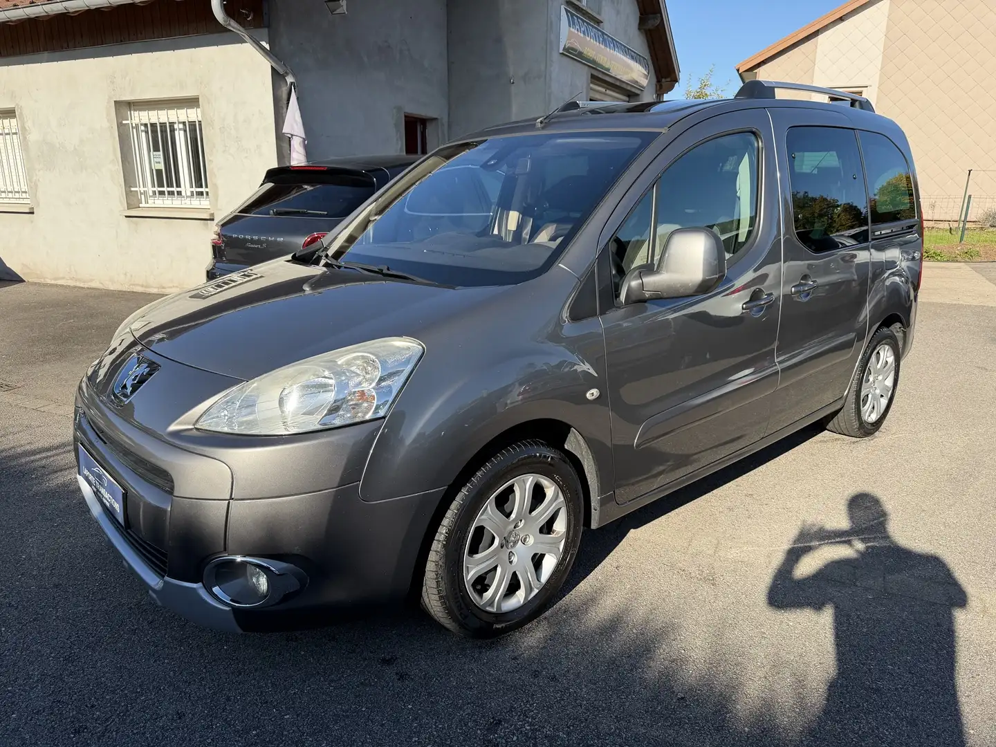 Peugeot Partner 1.6 HDI110 FAP ZENITH Grau - 1