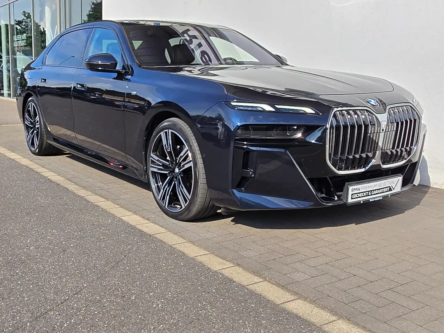 BMW 740 d xDrive M Sportpaket*Standhzg*DAPro*21"LMR* Schwarz - 1