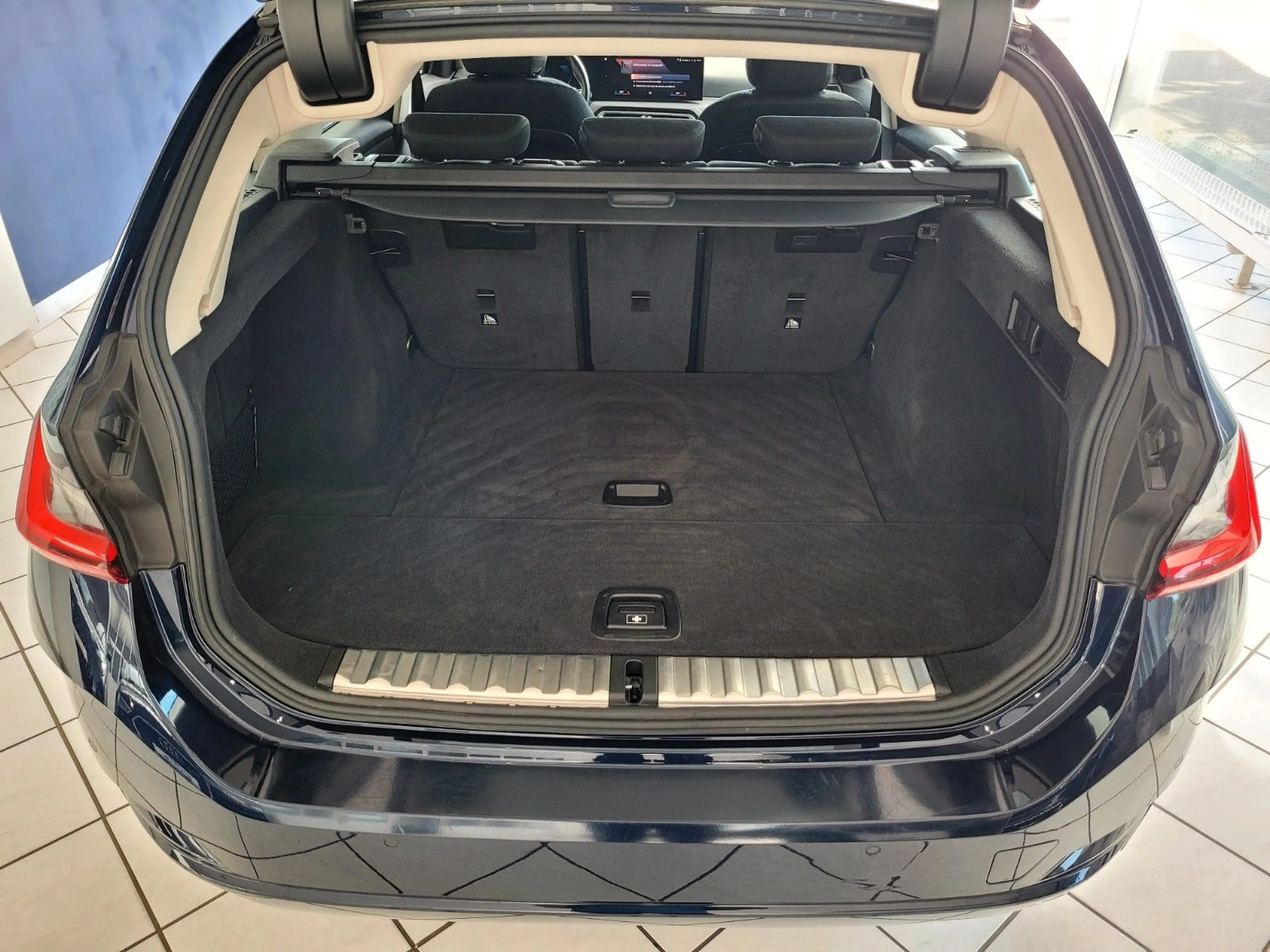 BMW 318 d T Aut/HeadUp/CurvedDisplay/Adapt.LED/RFK — photo 24