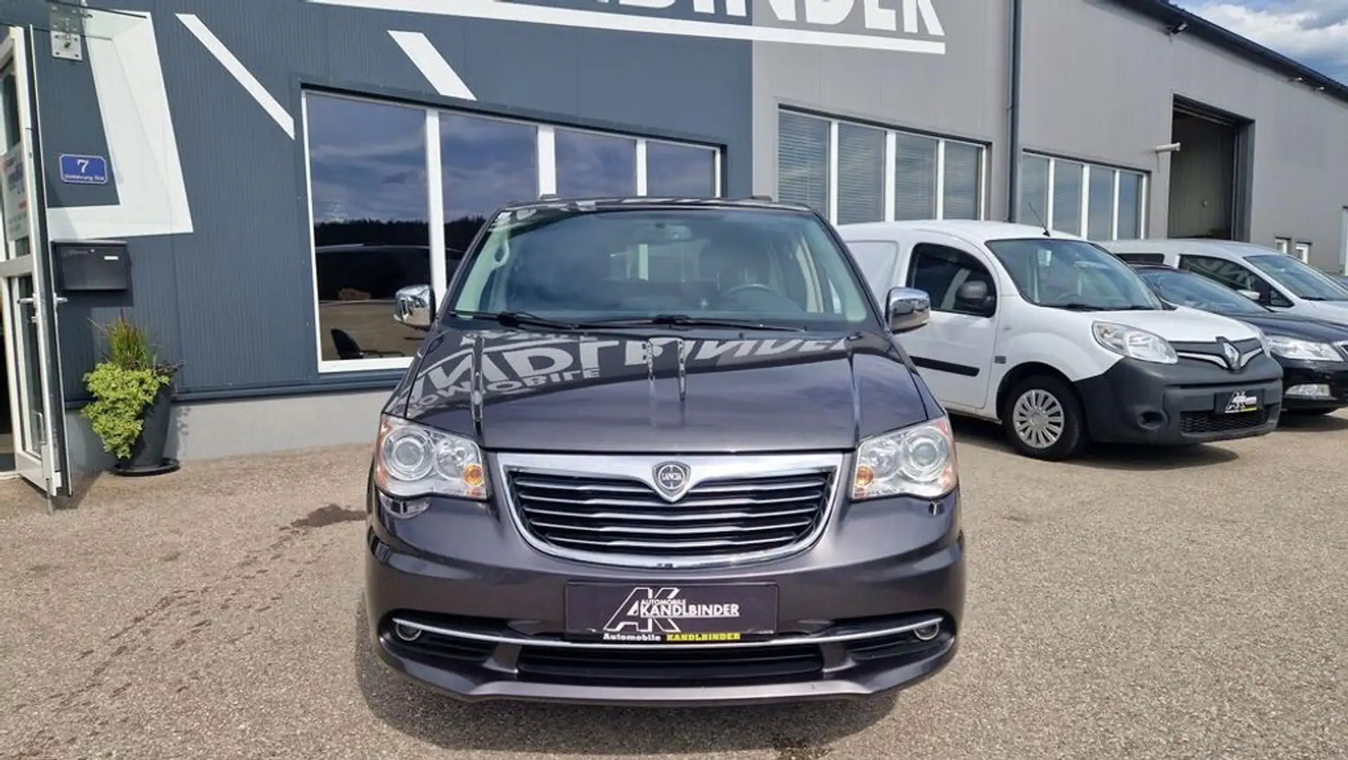 Lancia Voyager Platinum ''1.Besitz'' Grau - 2
