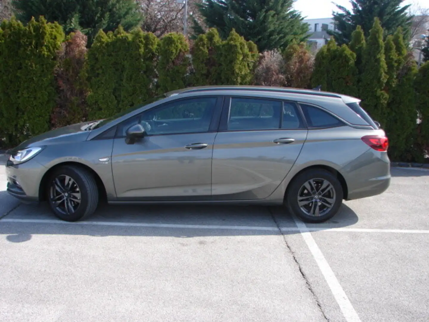 Opel Astra ST 1,4 Turbo Dir. Inj. St./St. 120 Jahre Edition Grau - 2