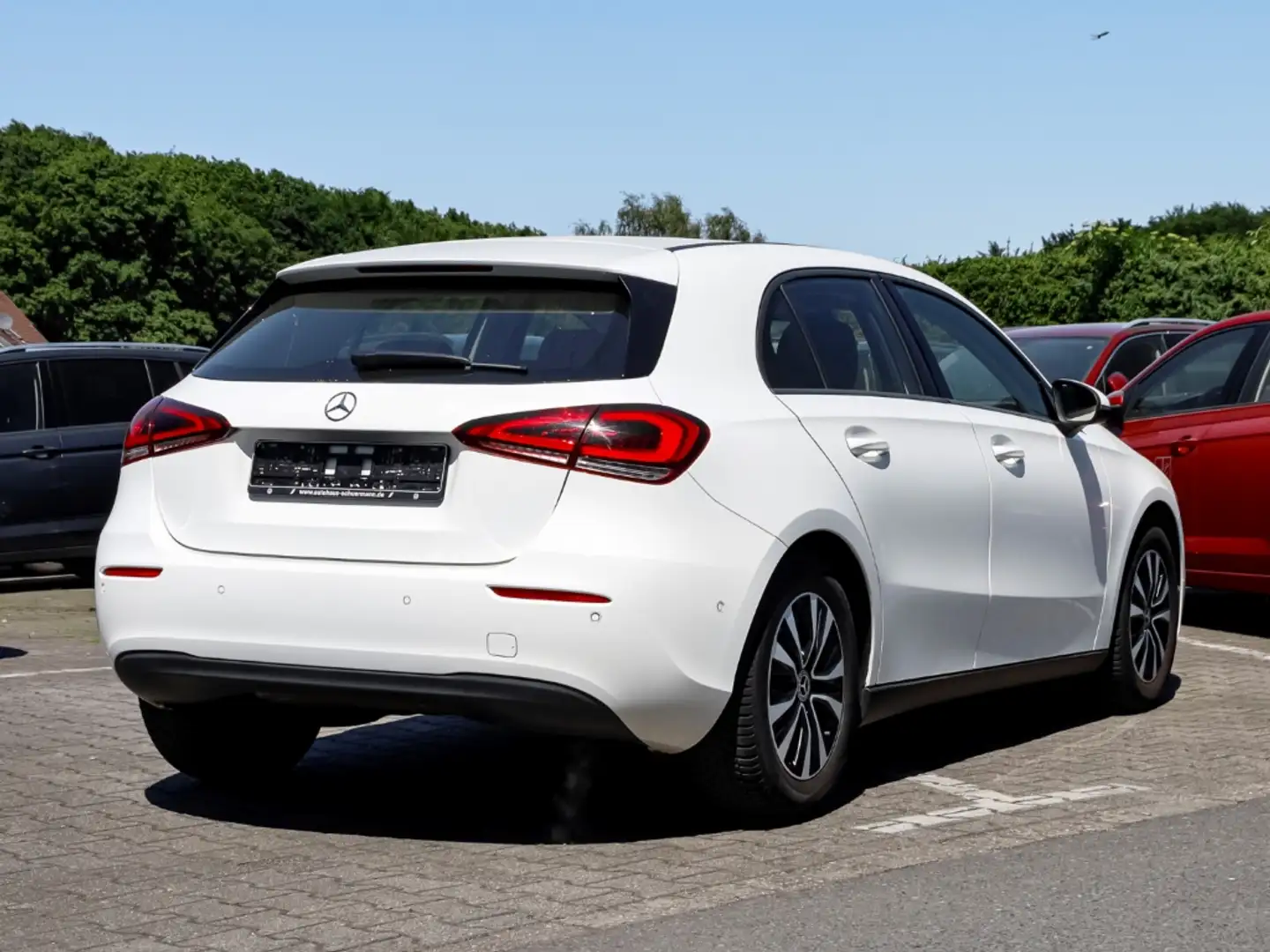 Mercedes-Benz A 200 TEMPOMAT ALLWETTER NAVI SHZ LED PDC Weiß - 2