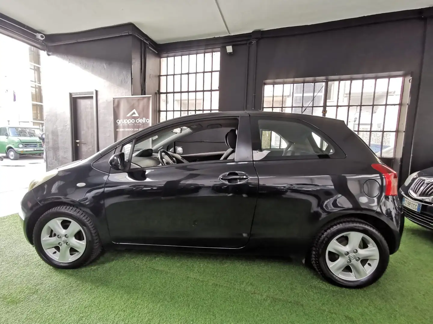 Toyota Yaris Yaris II 2005 3p 1.0 Sol Noir - 2