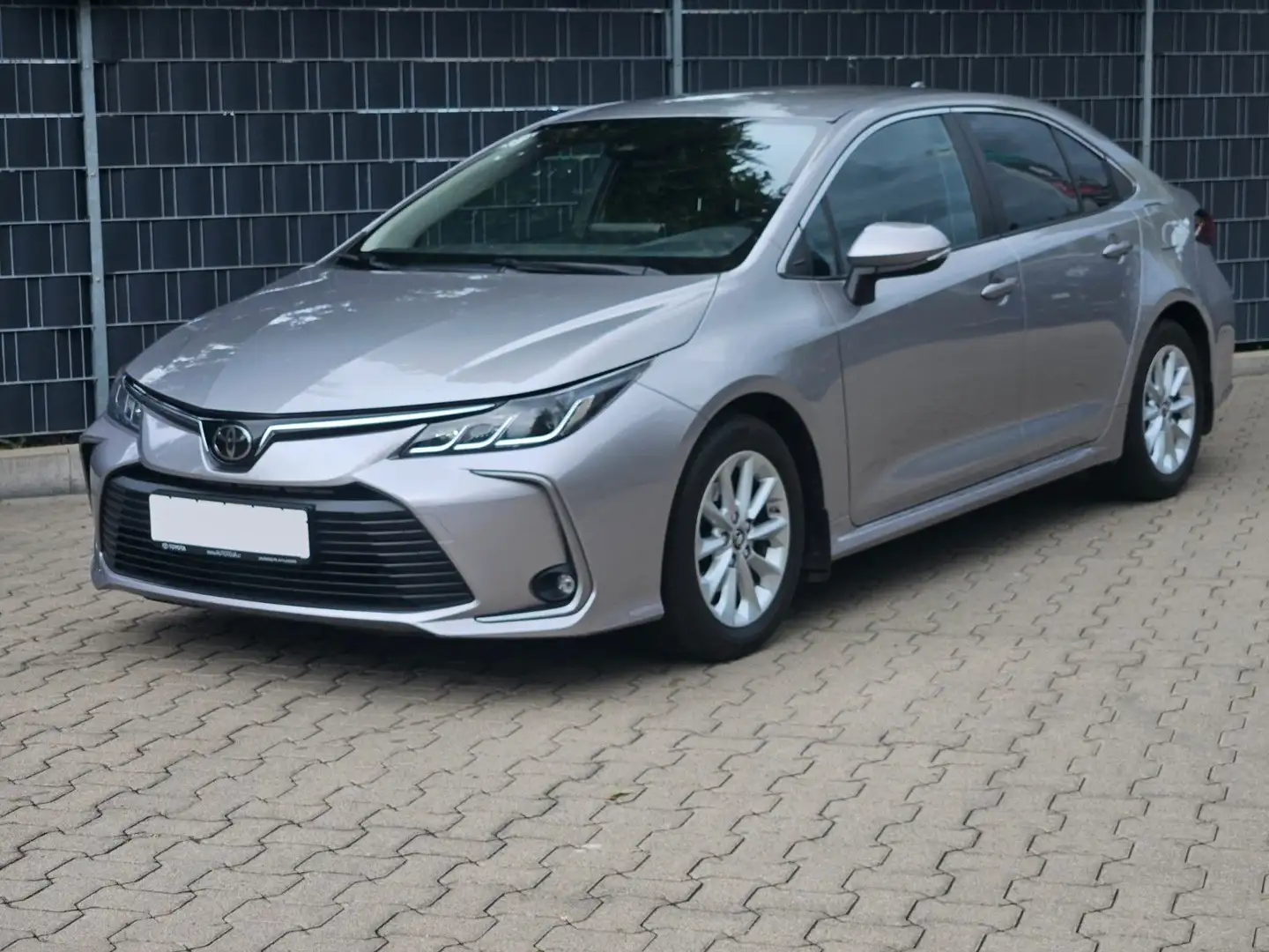 Toyota Corolla 1,6 Aut. Comfort Gris - 1