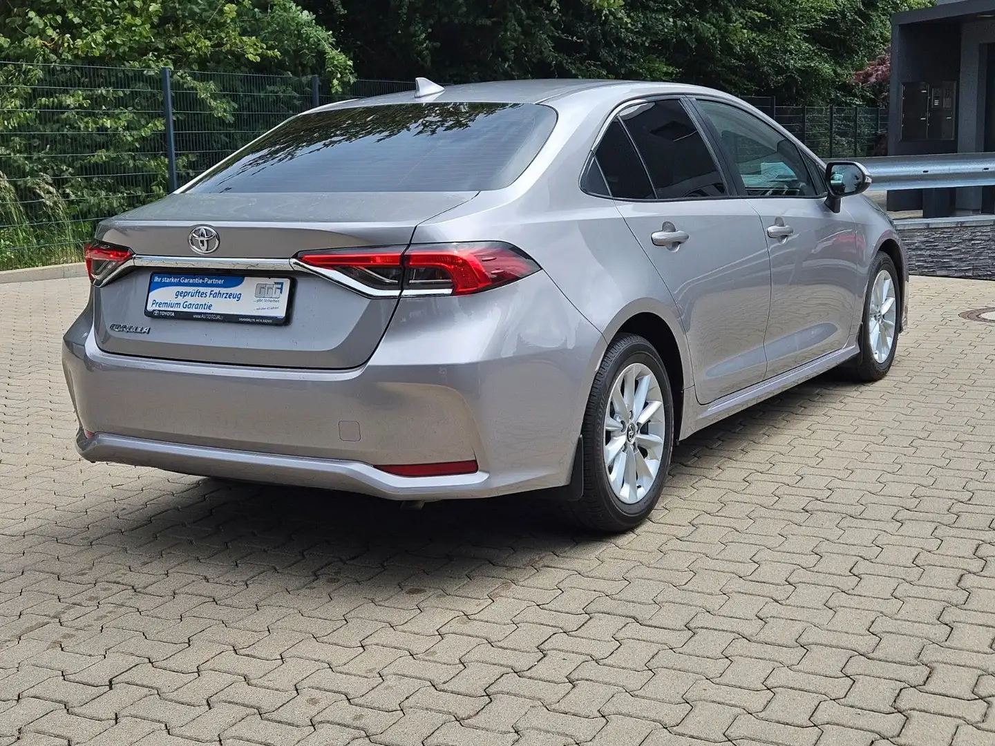 Toyota Corolla 1,6 Aut. Comfort Gris - 2