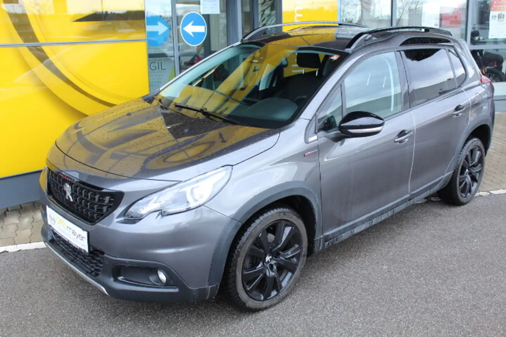 Peugeot 2008 1,6 BlueHDI 120 S&S GT Line Grau - 1
