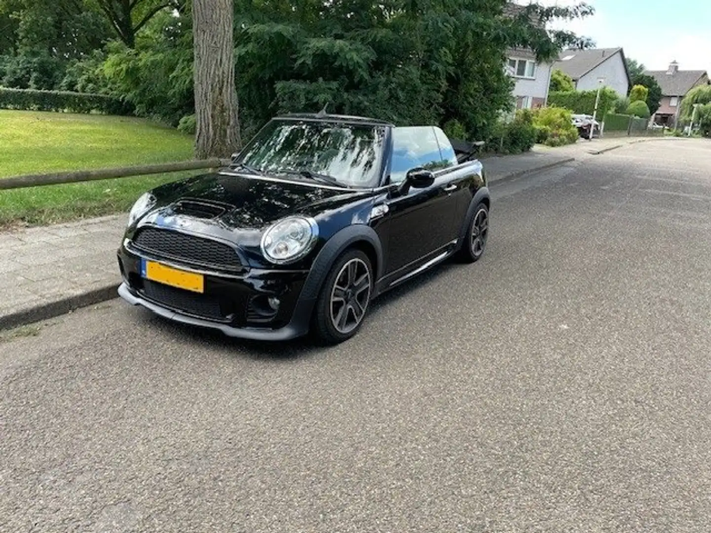 MINI John Cooper Works Cabrio Cooper S Cabrio 1.6 JCW Zwart - 1
