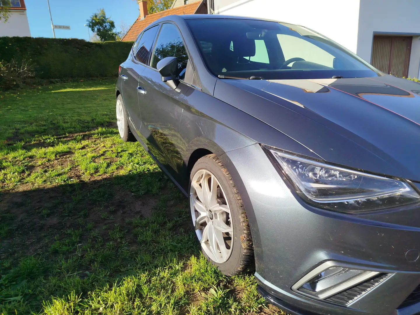 SEAT Ibiza Ibiza 1.0 TSI FR XCELLENCE EZ: 28.12.2018 Grau - 2